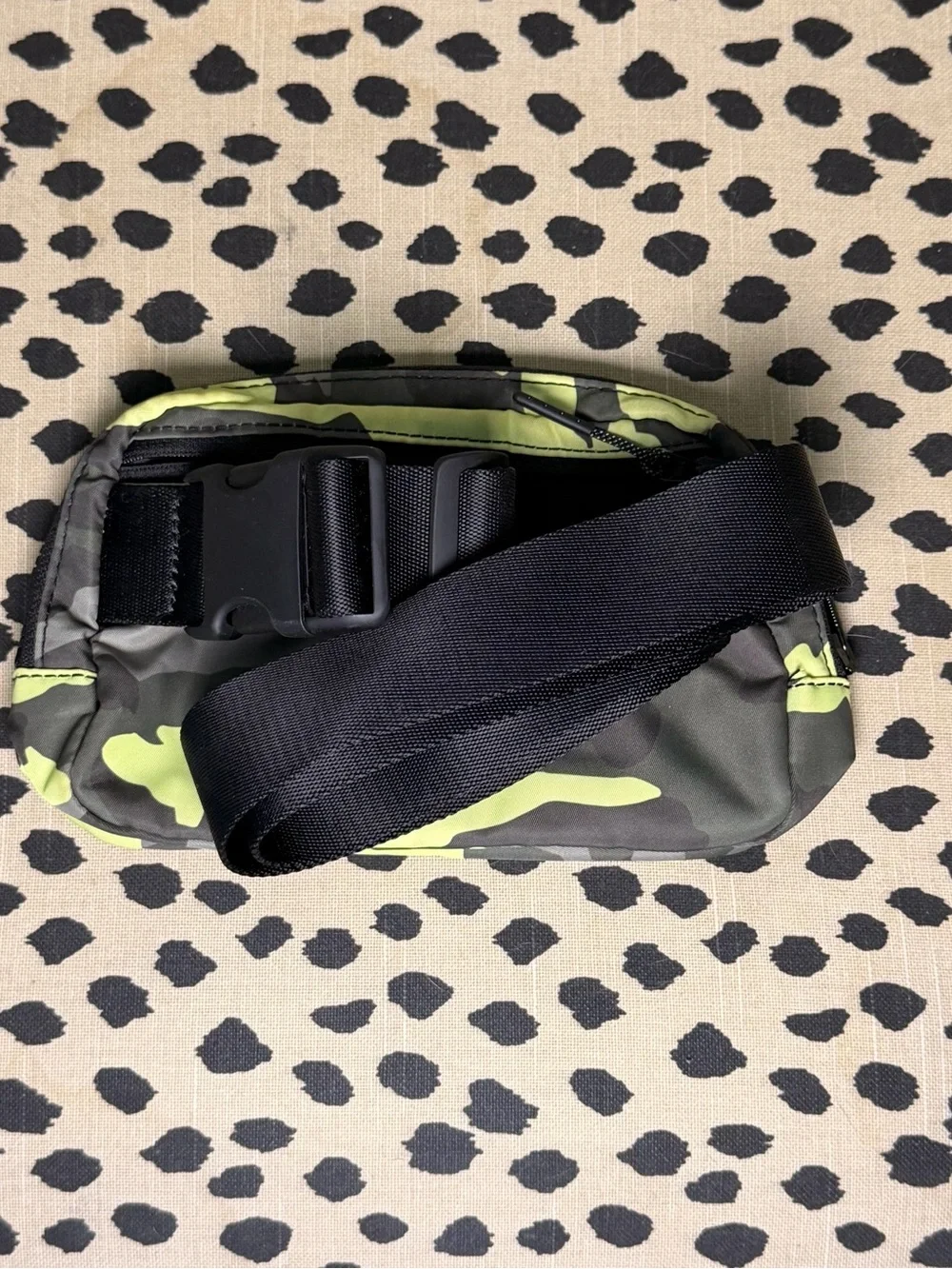 lululemon athletica Camo Zip Pouch - Neon Yellow & Gray